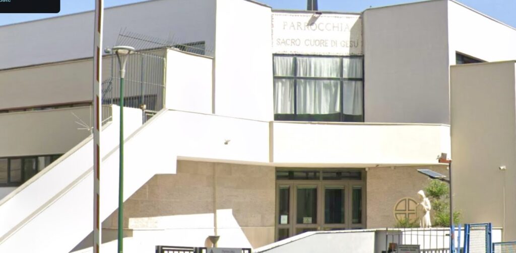 foto SACRO CUORE DI GESU' AL FRULLONE NAPOLI