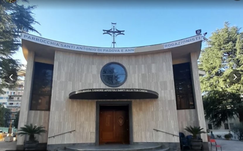 foto Chiesa SANTI ANTONIO DI PADOVA E ANNIBALE MARIA NAPOLI