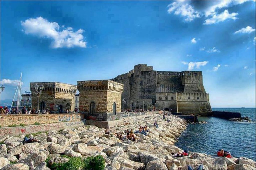 Leggenda metropolitana castel dell'ovo
